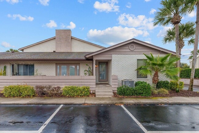 Primary Photo - Audubon Park 2/2 Corner Unit Villa with La...
