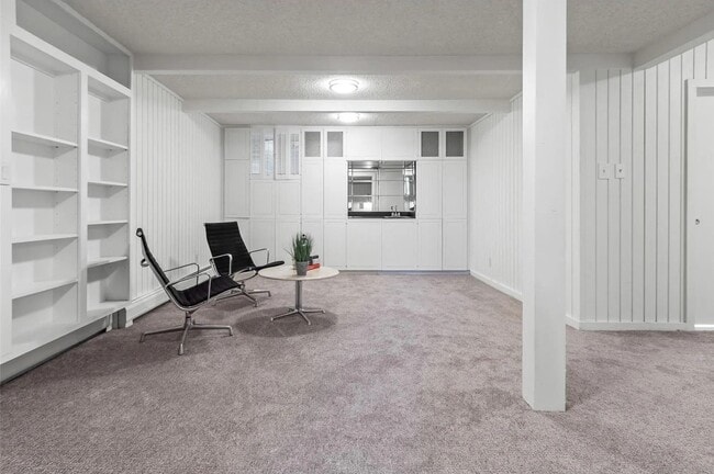 Building Photo - Exquisite Townhome in Hiwan on Golf Course!