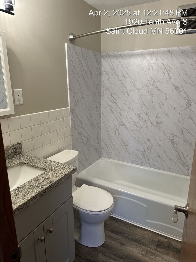 Building Photo - One Bedroom Apartment, Great Location!