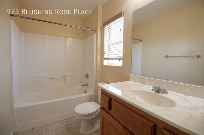 Building Photo - 925 Blushing Rose Pl