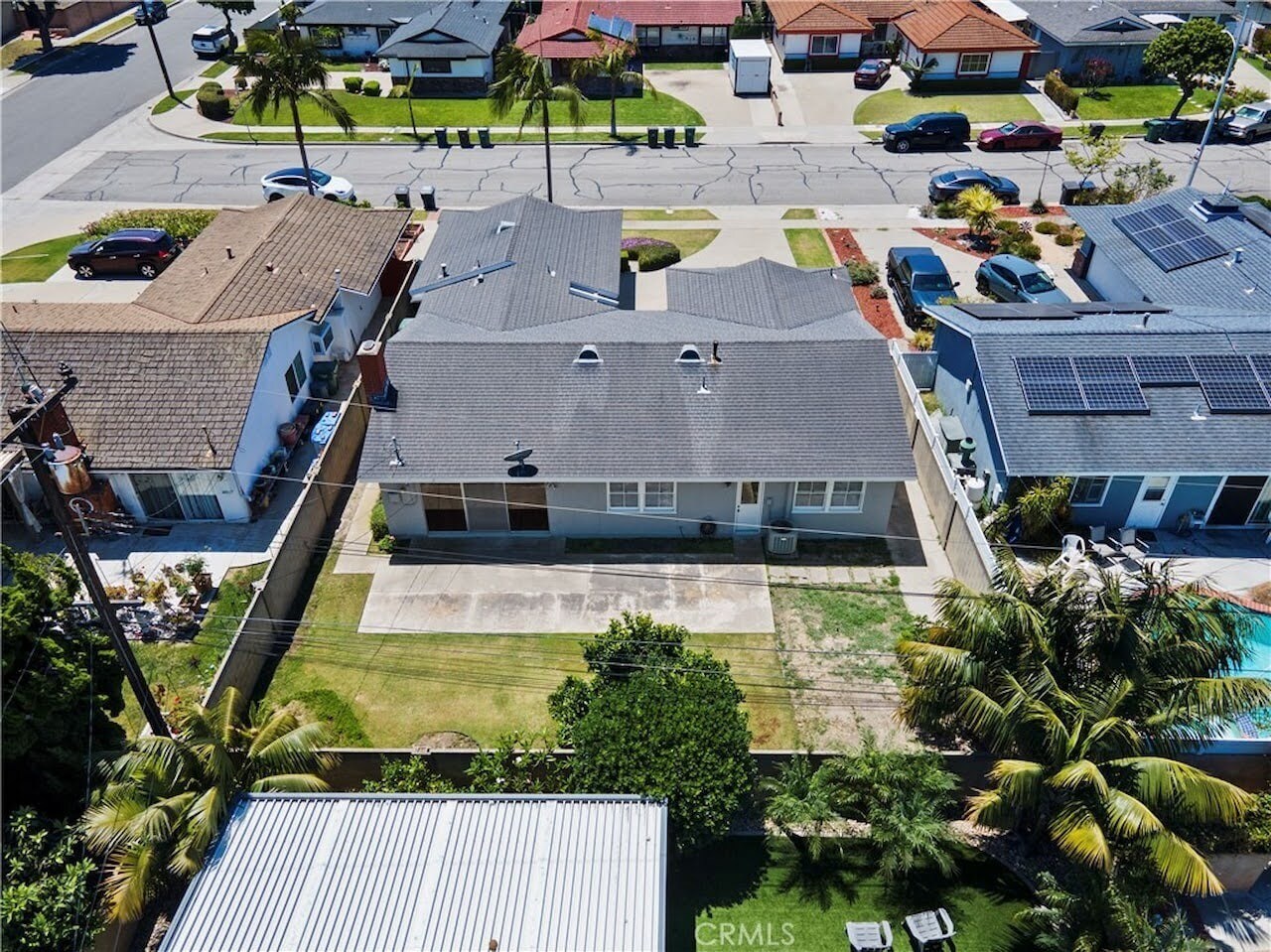Building Photo - 6061 Dundee Dr