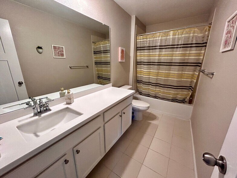 Building Photo - 551 W 175th Pl