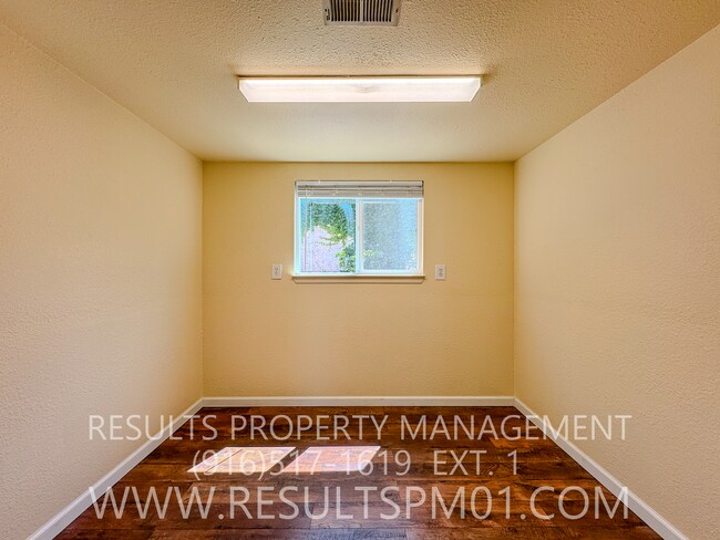 Building Photo - Spacious 4 Bedroom on corner lot