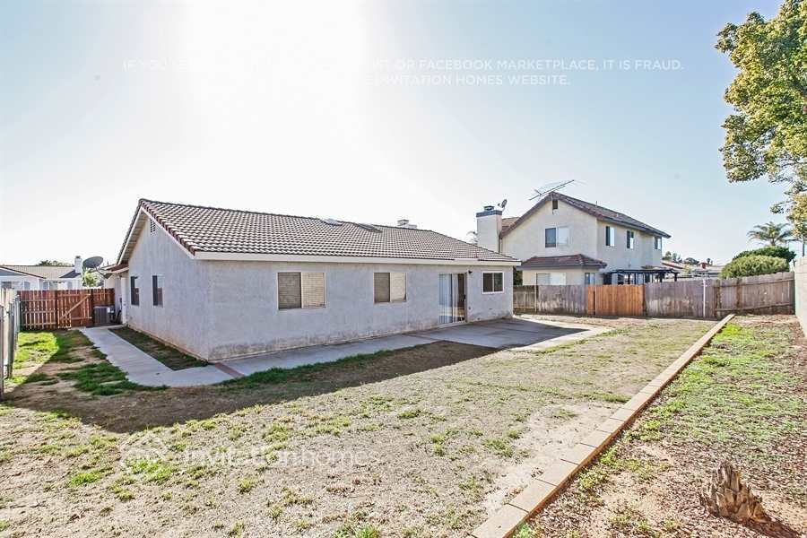 Building Photo - 23288 Lena St