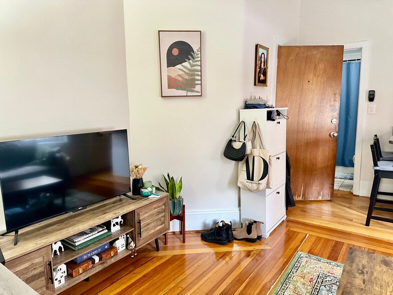 Building Photo - 106 Myrtle St