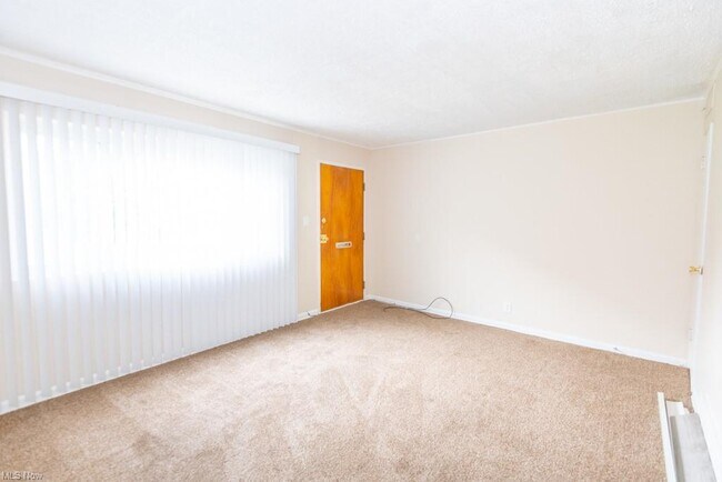 Building Photo - 211 Dalepark Dr