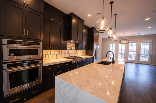 Building Photo - Luxury Reston Rental