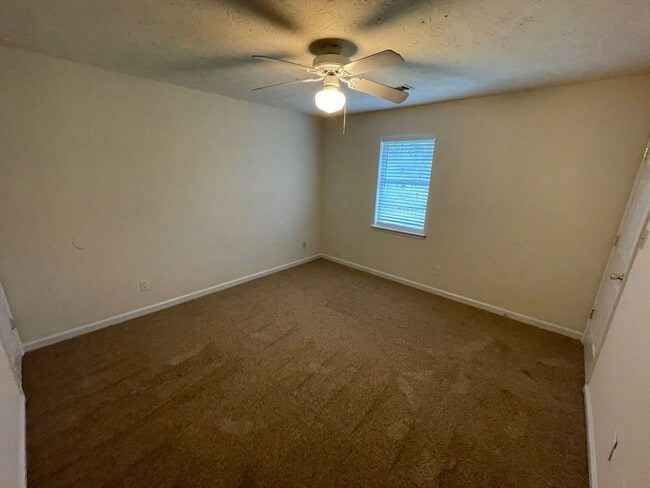 Building Photo - PRE-LEASING FOR AUGUST 7TH, 2026!