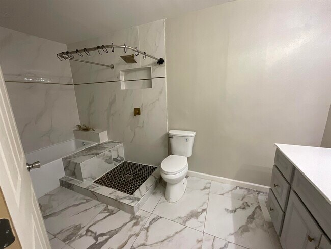 Building Photo - 915 Rutledge Dr