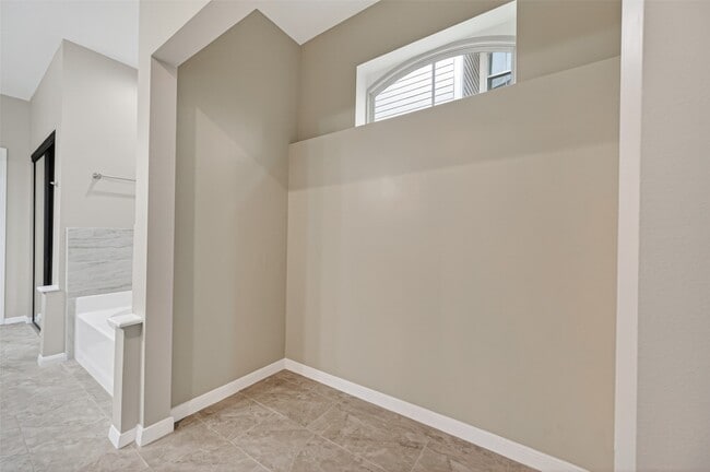 Building Photo - 6635 Queensclub Dr