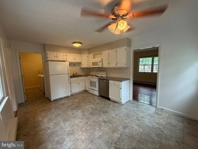 Building Photo - 23 Montague Cir