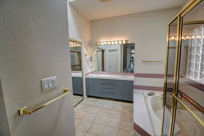 Building Photo - Tanoan---On a GOLF COURSE LOT!