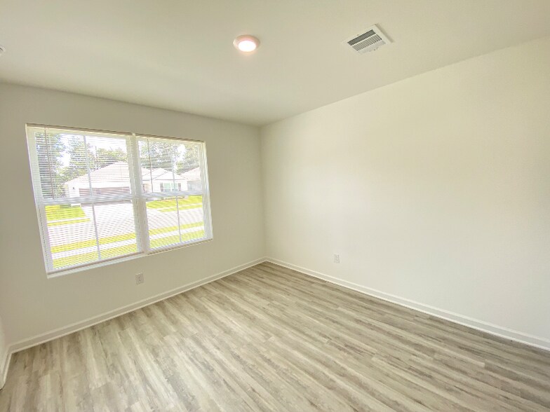 Building Photo - 16213 Loussier Dr