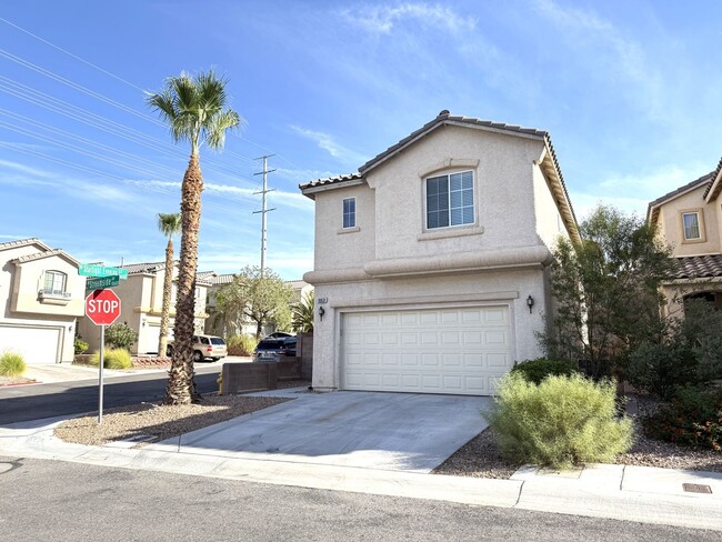 Building Photo - 10631 Streamside Ave