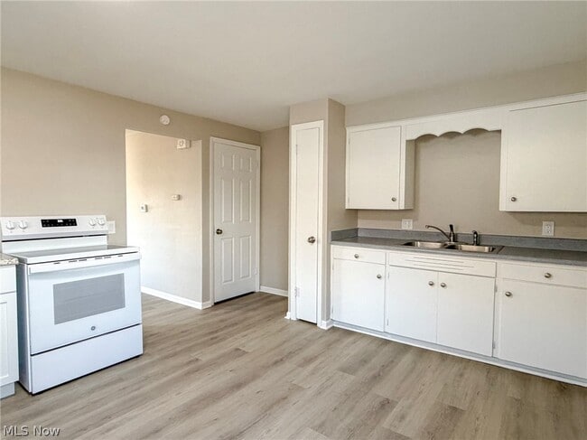 Building Photo - 642 Broadway