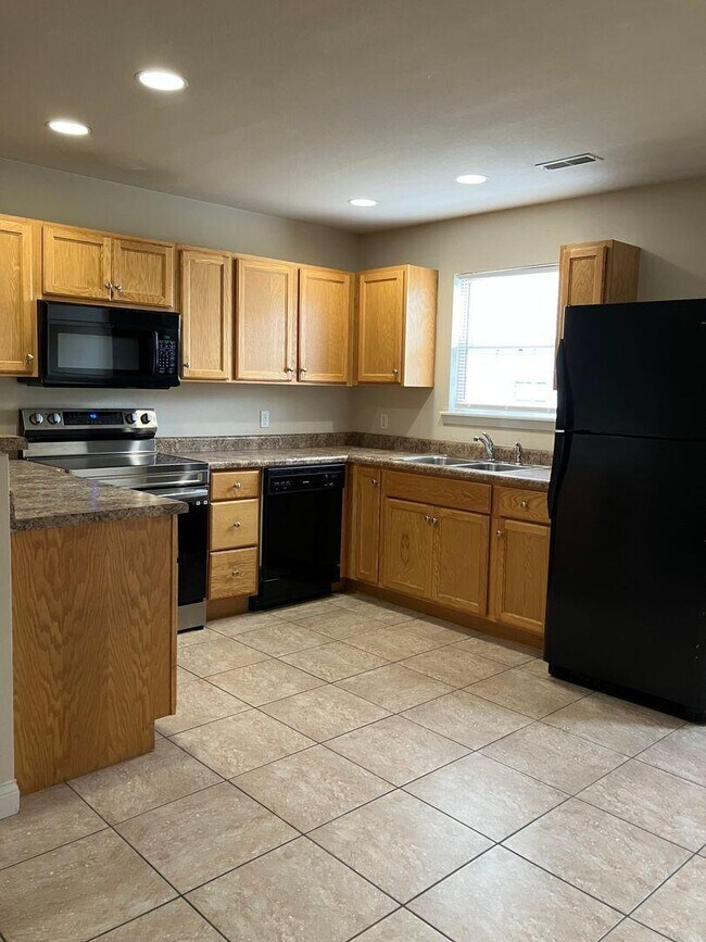 Building Photo - 1305 Rolling Rock Dr