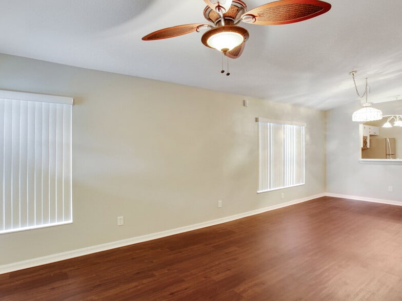 Building Photo - 926 Lake Shore Ranch Dr