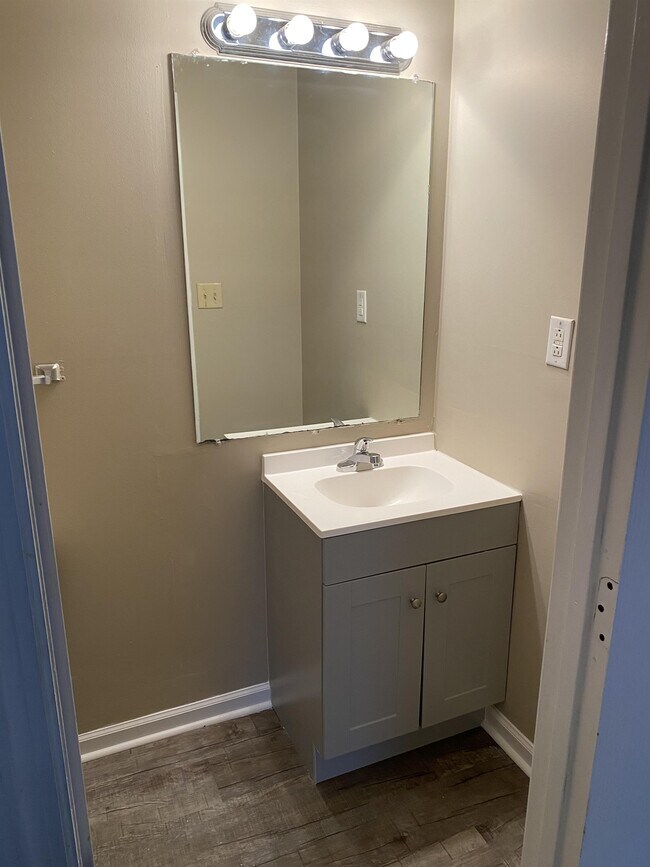 Building Photo - 2070 Carneal Ln