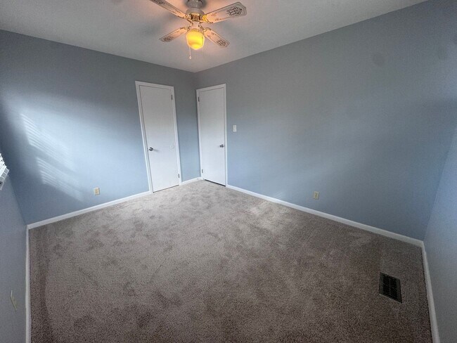 Building Photo - 908 Rochester Dr