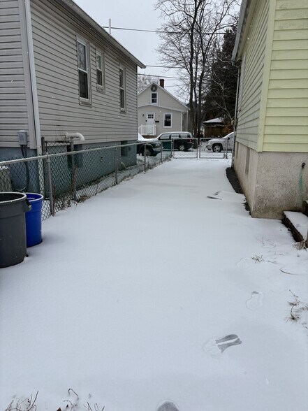 Building Photo - 19 Spring St