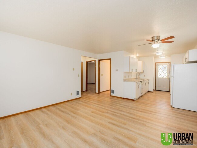 Building Photo - Upriver Dr. 3531-3533 E
