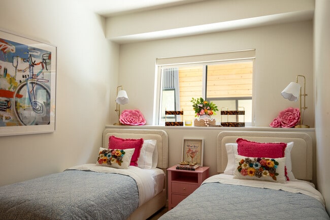 Building Photo - 180 Garfield St