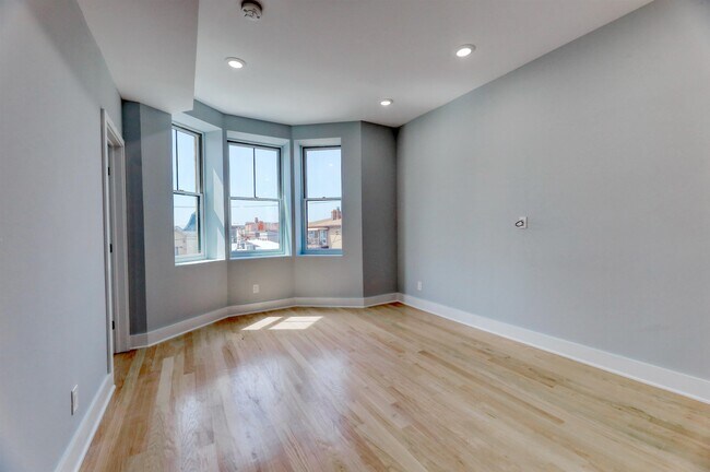 Building Photo - 618 14th St