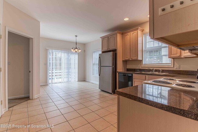 Building Photo - 4013 Pond View Dr