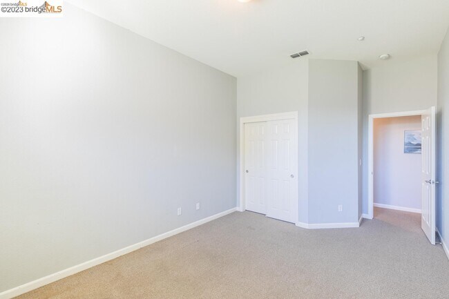 Building Photo - 1055 Meadow Brook Dr