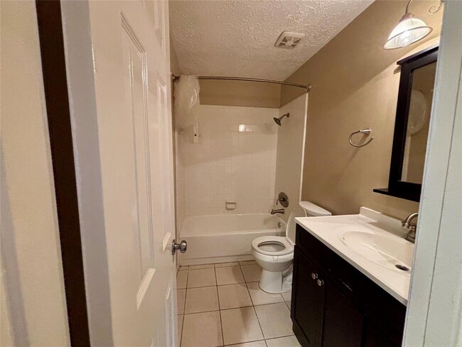 Building Photo - 12702 Meadway Ct