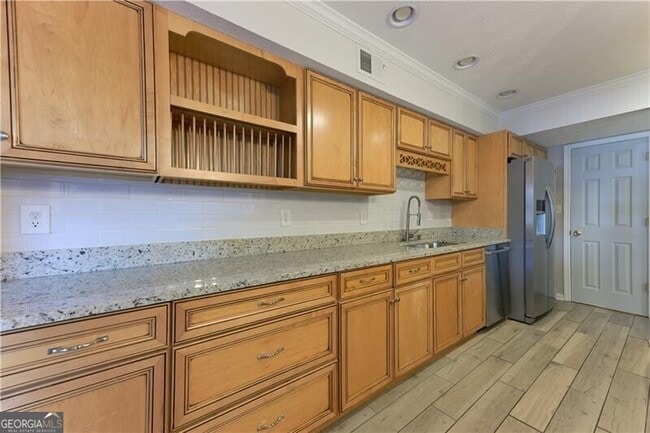 Building Photo - 4943 Meadow Ln