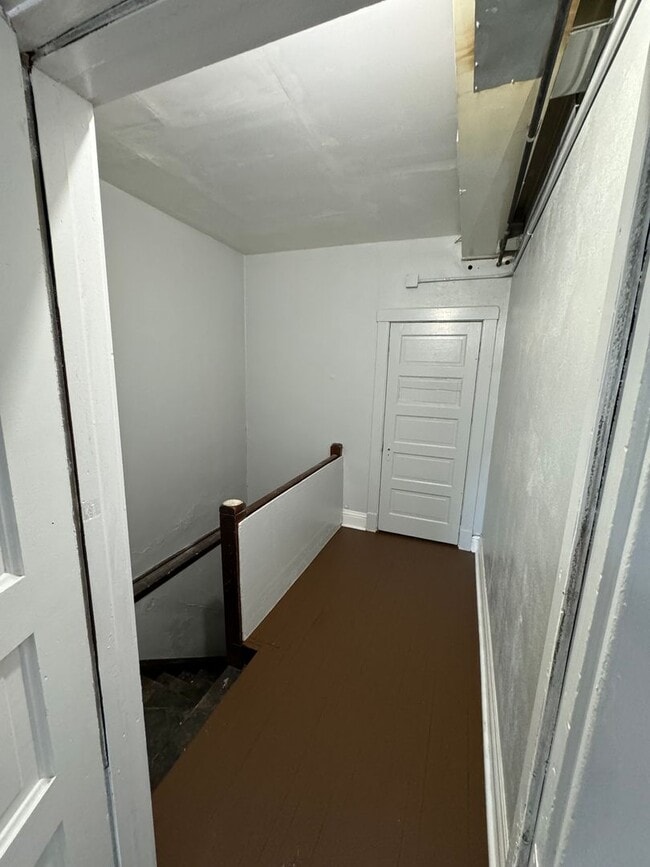 Building Photo - 2 Bedroom Apartment - 1510 1/2 Harrison Street