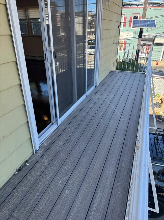 Building Photo - 89 McAdoo Ave