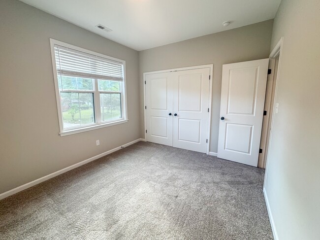 Building Photo - 308 Eastwood Dr