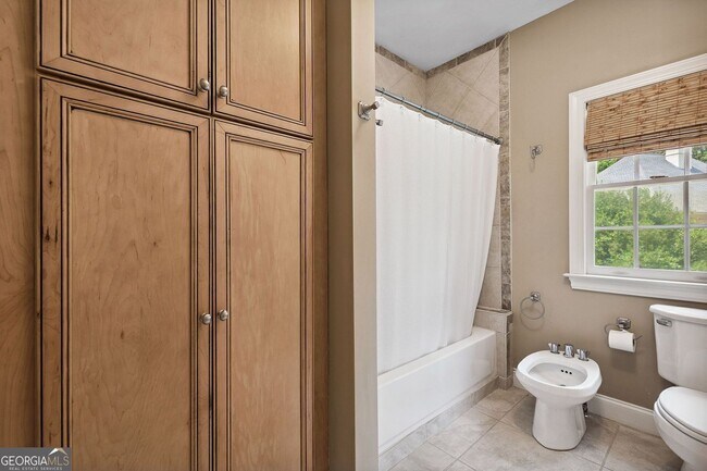 Building Photo - 11140 W Rd