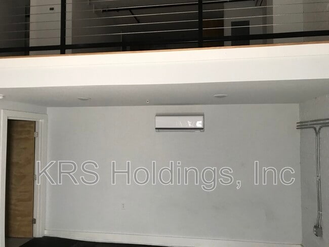 Building Photo - 225 N Water St