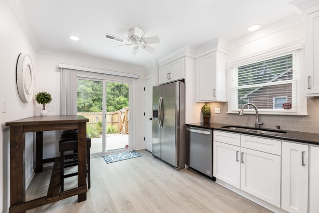Building Photo - 508 Rock Cliff Ct