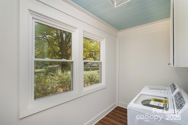 Building Photo - 2104 St Mark St