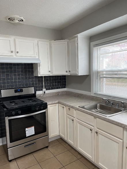 Building Photo - 3701 N Aldrich Ave