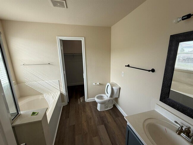 Building Photo - 1608 Anise Dr