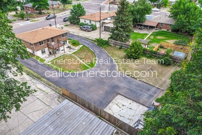 Building Photo - 1410 Custer Ave