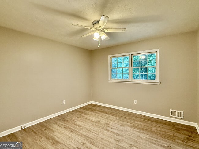 Building Photo - 252 Harmony Grove Rd