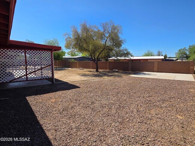 Building Photo - 2351 W Placita Algodon