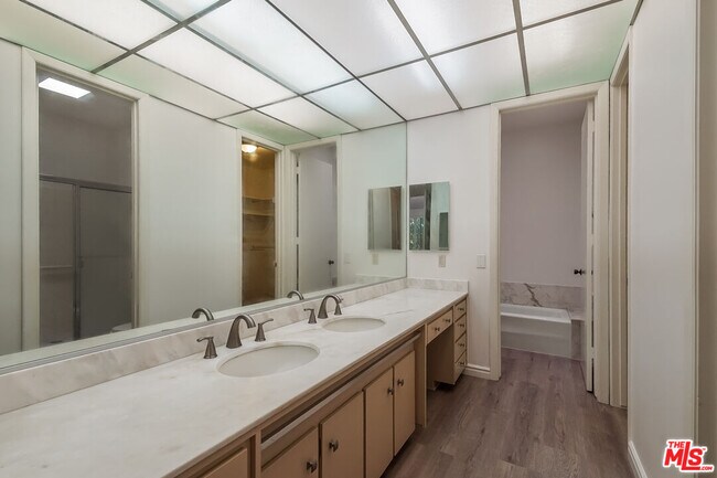 Building Photo - 11805 Mayfield Ave