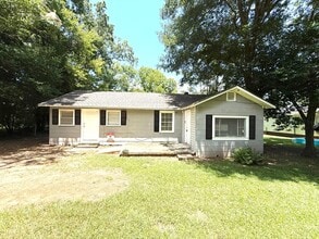 Building Photo - ** 3 bed 1 bath located in Highland Gardens ** Call 334-366-9198 to schedule a self showing