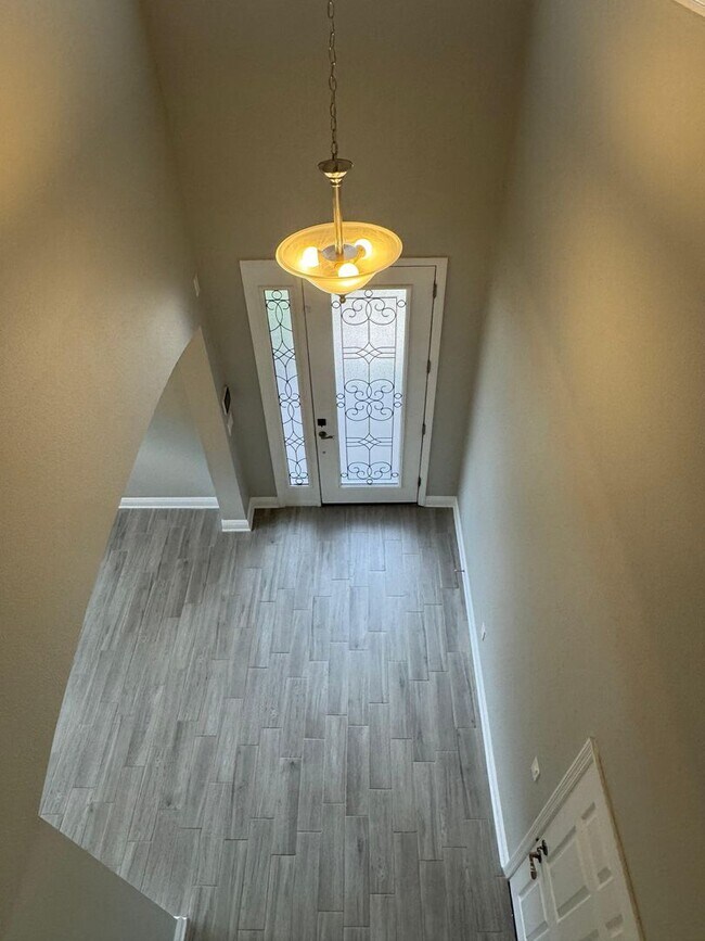 Building Photo - Spacious 5-Bedroom Riverview Home