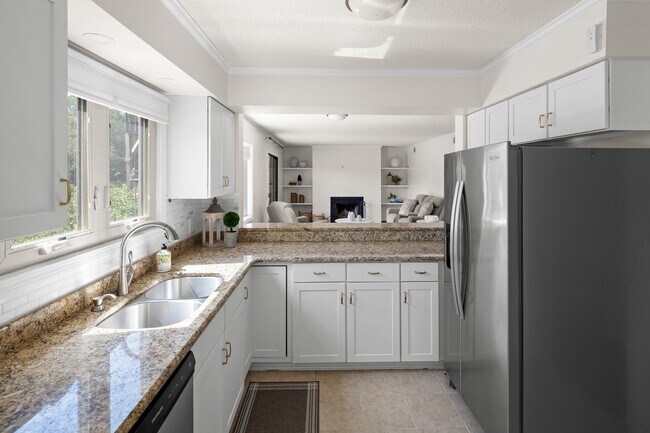 Building Photo - 201 Racquet Club Rd
