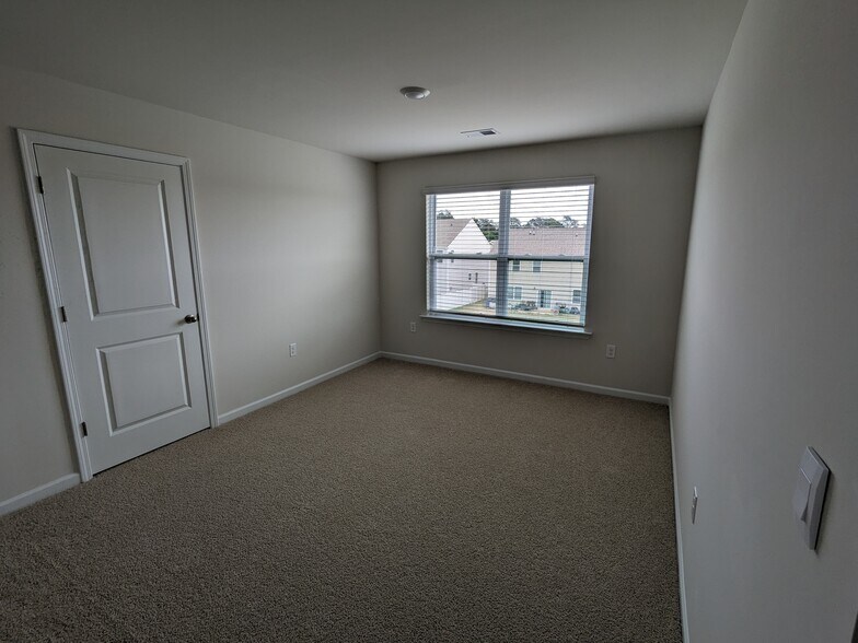 Building Photo - 1767 Odessa Ln