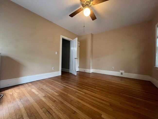 Building Photo - 3081-3081 Meadowbrook Blvd