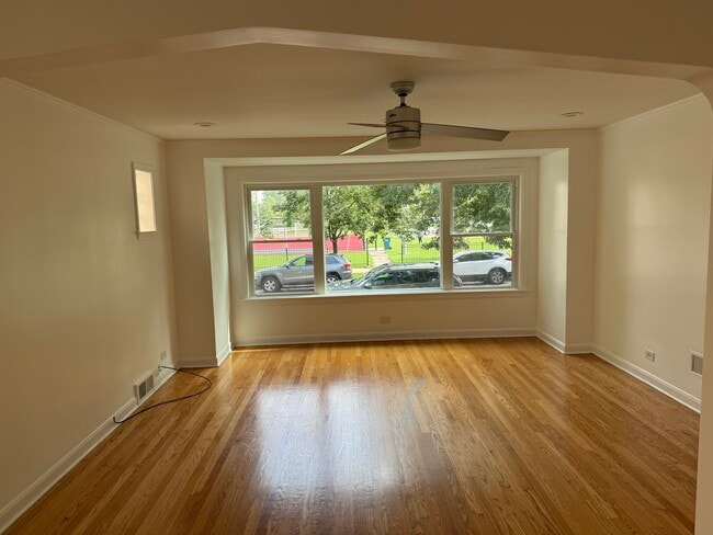 Building Photo - 5430 W Berteau Ave